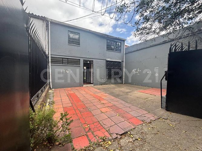 Casa de 3 alcobas en venta en San Felipe, Bogotá, 281 m² · foto 2 de 9