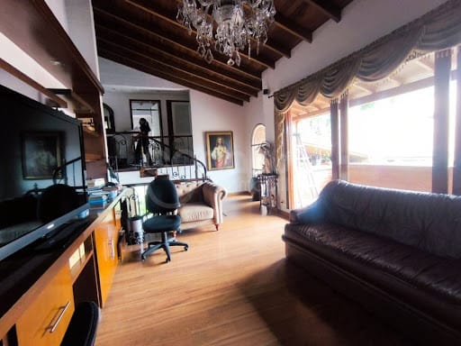 Casa de 4 alcobas en venta en Altos Del Poblado, Medellín, 350 m² · foto 4 de 24