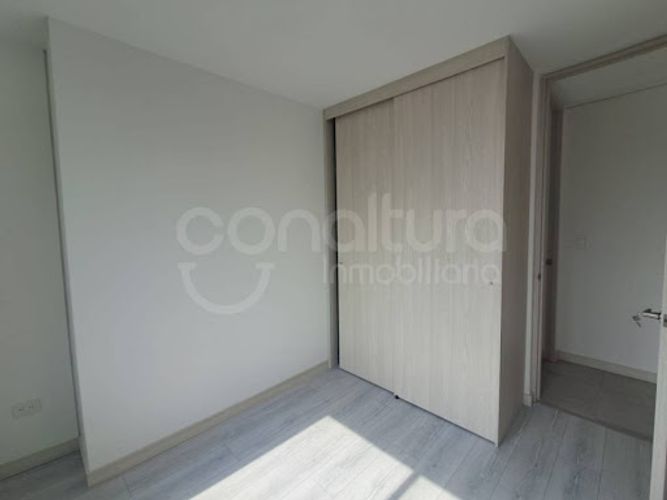 Apartamento de 3 alcobas en venta en Los Colores, Medellín, 77 m² · foto 8 de 15