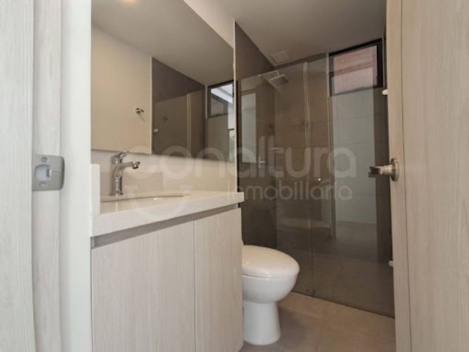 Apartamento de 3 alcobas en venta en Los Colores, Medellín, 77 m² · foto 11 de 15