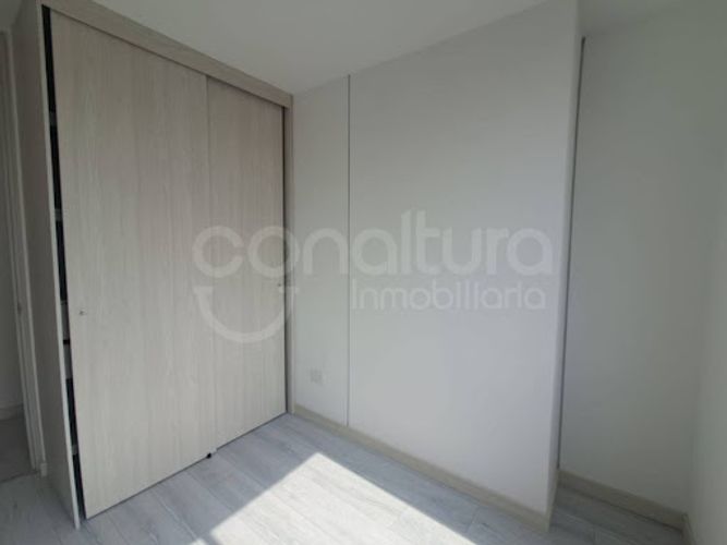 Apartamento de 3 alcobas en venta en Los Colores, Medellín, 77 m² · foto 12 de 15