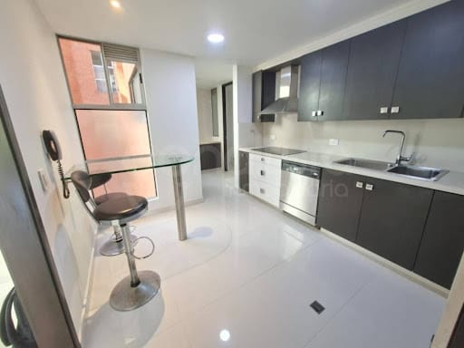 Apartamento de 4 alcobas en arriendo en Portaton Del Poblado, Envigado, 180 m² · foto 1 de 24