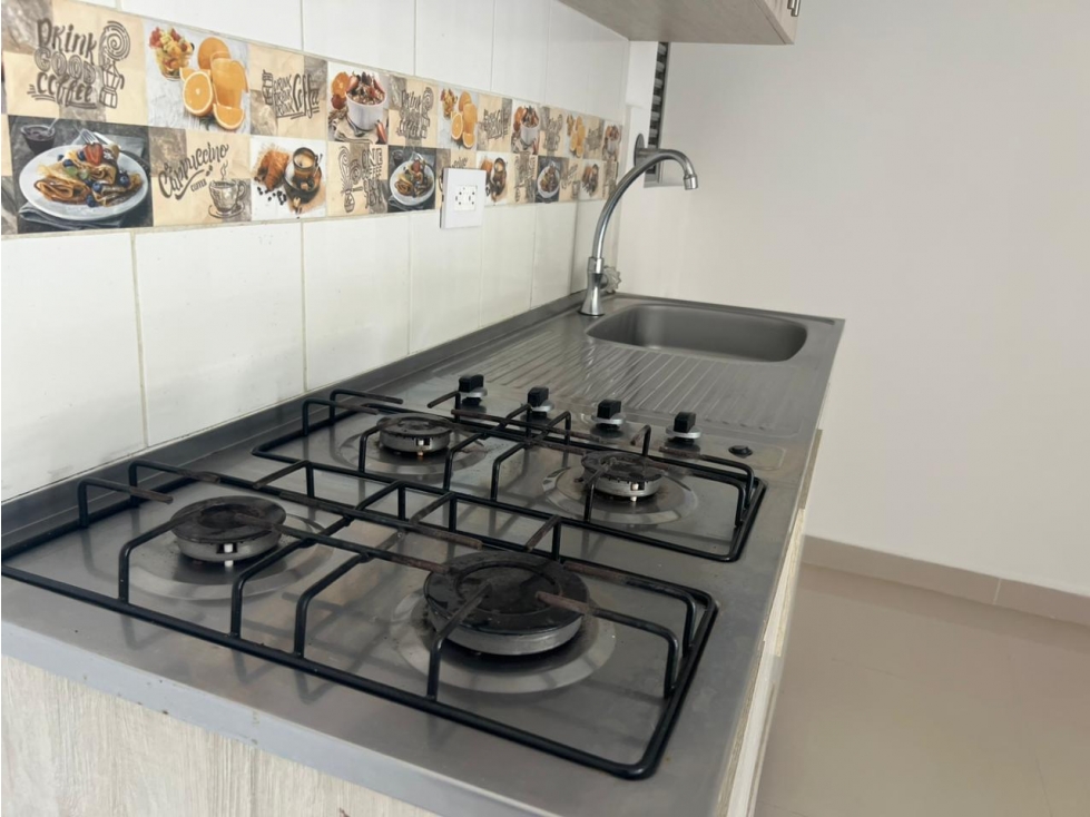 Apartamento en venta en La Bermejala, La Estrella · foto 3 de 24