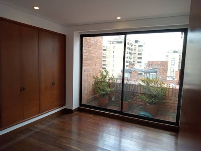 Apartamento de 3 alcobas en venta en Los Rosales, Bogotá, 126 m² · foto 8 de 17