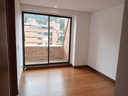 Apartamento de 3 alcobas en venta en Los Rosales, Bogotá, 126 m² · foto 10 de 17