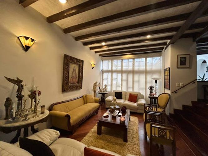 Casa de 5 alcobas en venta en Santa Barbara Central, Bogotá, 273 m² · foto 3 de 24