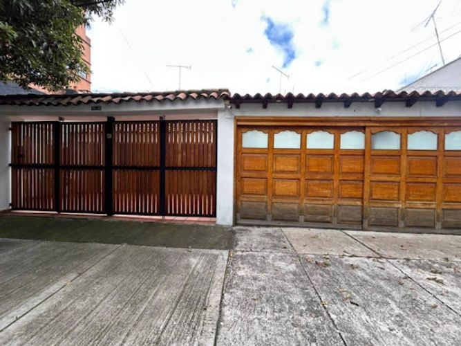 Casa de 5 alcobas en venta en Santa Barbara Central, Bogotá, 273 m² · foto 24 de 24