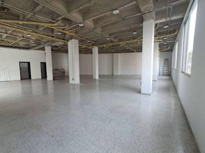 Local en arriendo en La Pilarica, Medellín, 205 m² · foto 3 de 16