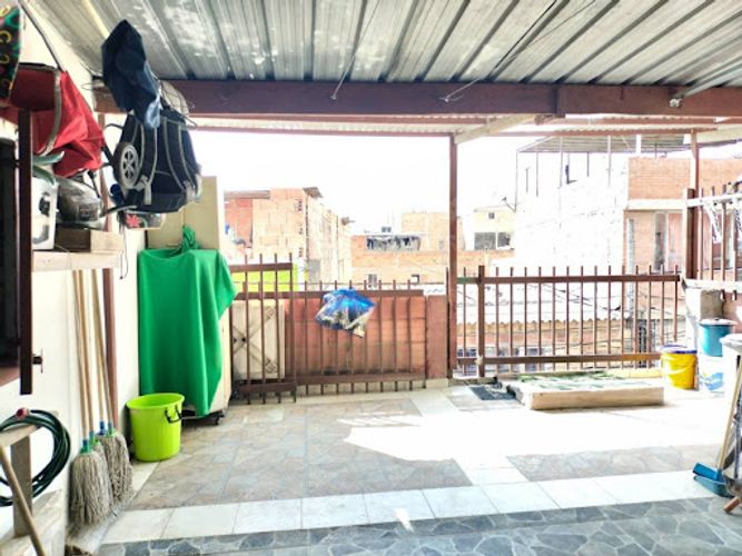 Casa de 6 alcobas en venta en Suba Salitre, Bogotá, 86 m² · foto 2 de 9