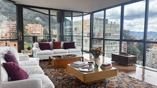 Apartamento en venta en Los Rosales, Bogotá · foto 2 de 23
