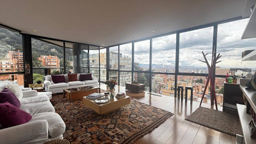 Apartamento en venta en Los Rosales, Bogotá · foto 3 de 23