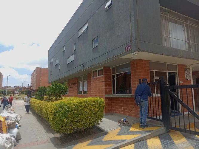 Apartamento de 3 alcobas en venta en Centro, Soacha, 63 m² · foto 2 de 24