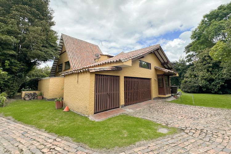 Casa de 4 alcobas en venta en Guaymaral, Bogotá, 391 m² · foto 2 de 24