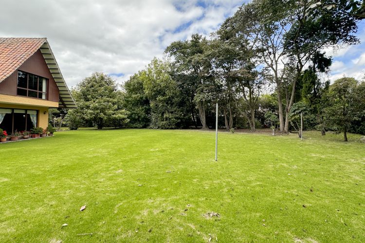 Casa de 4 alcobas en venta en Guaymaral, Bogotá, 391 m² · foto 3 de 24