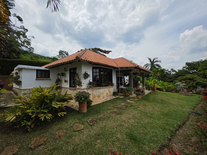 Casa de 5 alcobas en venta en Rincon Dapa, Yumbo, 481 m² · foto 3 de 24