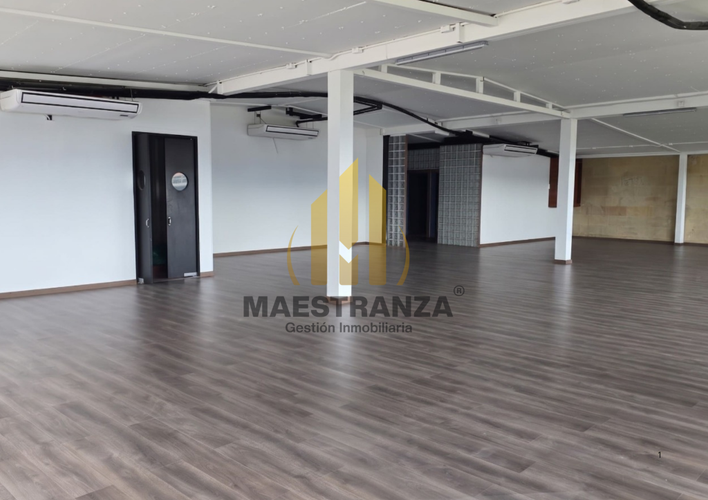 Oficina en arriendo en Las Lomas, Medellín, 282 m² · foto 2 de 11