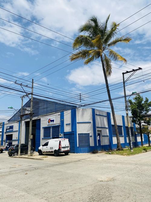 Bodega en venta en Porvenir, Cali, 650 m² · foto 2 de 4