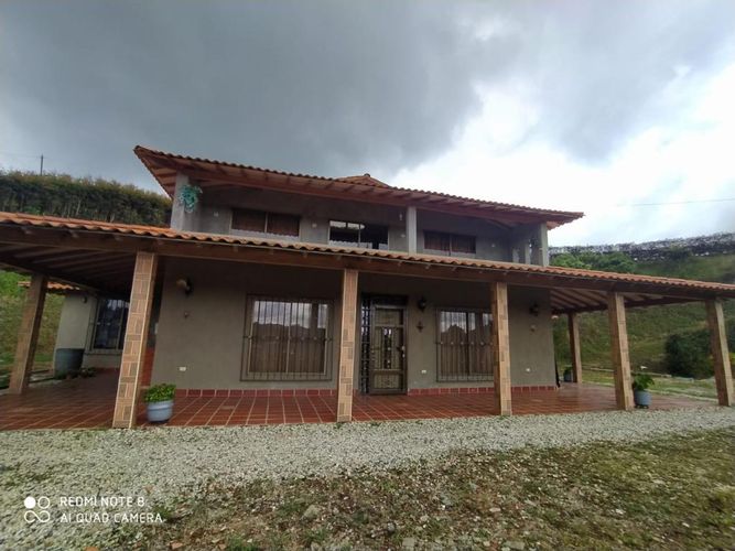 Casa de 4 alcobas en venta en Los Pinos, Rionegro, 285 m² · foto 3 de 24