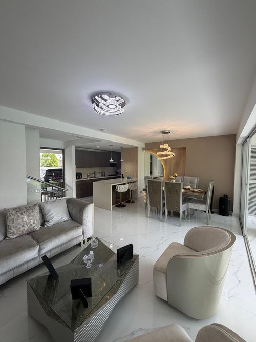 Casa de 3 alcobas en venta en Alfaguara, Jamundí, 218 m² · foto 5 de 16