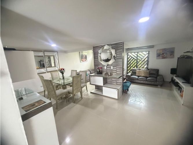 Casa de 4 alcobas en venta en La Carolina, Cali, 232 m² · foto 1 de 24
