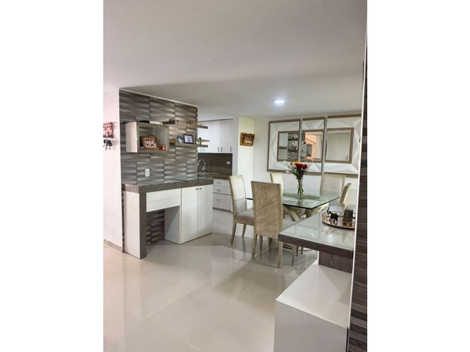 Casa de 4 alcobas en venta en La Carolina, Cali, 232 m² · foto 7 de 24