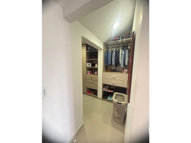 Casa de 4 alcobas en venta en La Carolina, Cali, 232 m² · foto 22 de 24