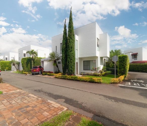 Casa de 4 alcobas en venta en La Morada, Jamundí, 224 m² · foto 2 de 14