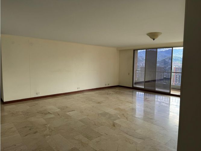 Apartamento de 3 alcobas en venta en Castropol, Medellín, 255 m² · foto 2 de 24