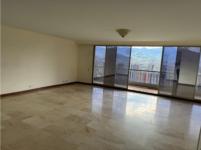 Apartamento de 3 alcobas en venta en Castropol, Medellín, 255 m² · foto 3 de 24
