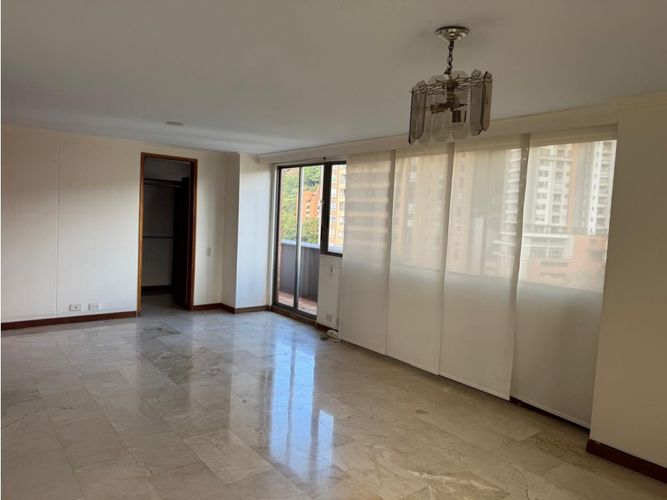 Apartamento de 3 alcobas en venta en Castropol, Medellín, 255 m² · foto 6 de 24