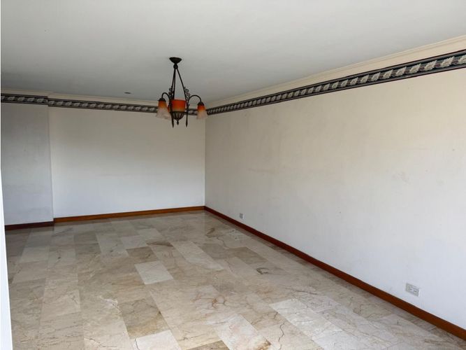 Apartamento de 3 alcobas en venta en Castropol, Medellín, 255 m² · foto 7 de 24