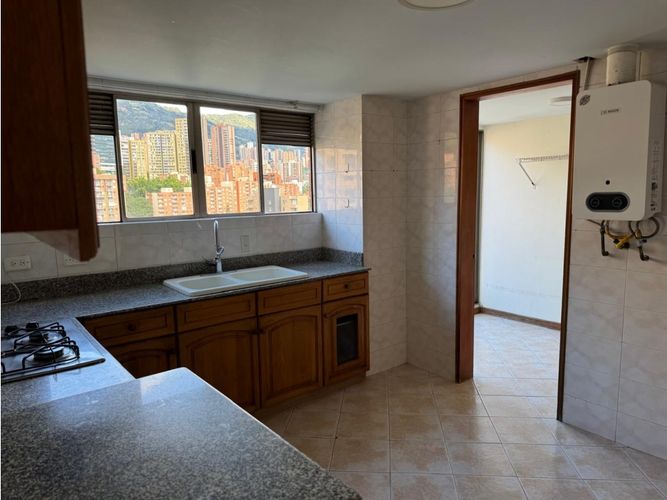 Apartamento de 3 alcobas en venta en Castropol, Medellín, 255 m² · foto 9 de 24