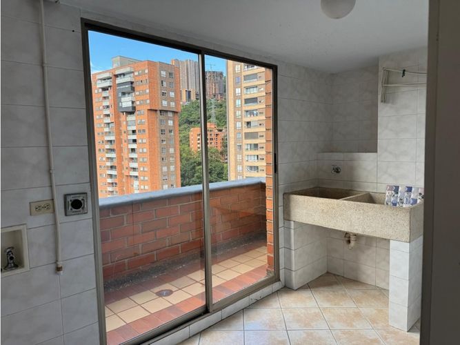 Apartamento de 3 alcobas en venta en Castropol, Medellín, 255 m² · foto 10 de 24