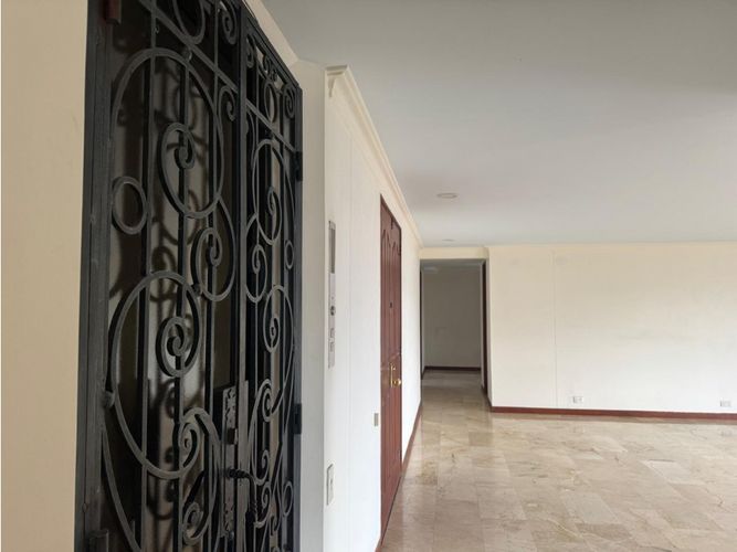Apartamento de 3 alcobas en venta en Castropol, Medellín, 255 m² · foto 13 de 24