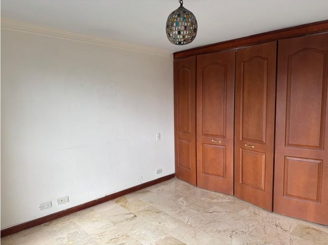 Apartamento de 3 alcobas en venta en Castropol, Medellín, 255 m² · foto 14 de 24