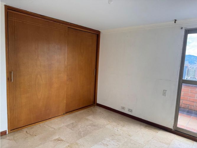Apartamento de 3 alcobas en venta en Castropol, Medellín, 255 m² · foto 16 de 24