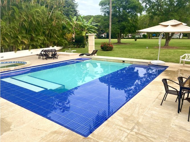 Casa de 4 alcobas en venta en Ricaurte, 300 m² · foto 3 de 8