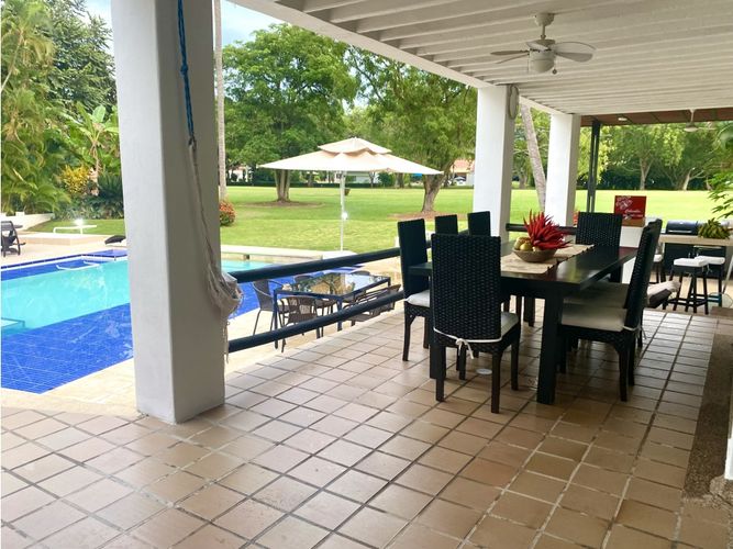 Casa de 4 alcobas en venta en Ricaurte, 300 m² · foto 4 de 8