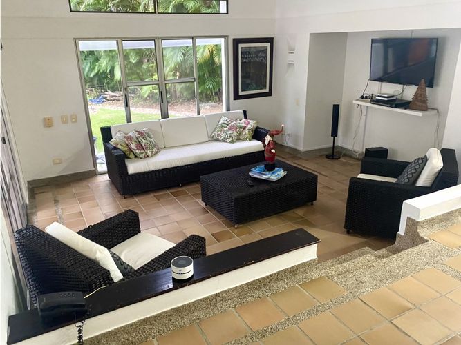 Casa de 4 alcobas en venta en Ricaurte, 300 m² · foto 5 de 8