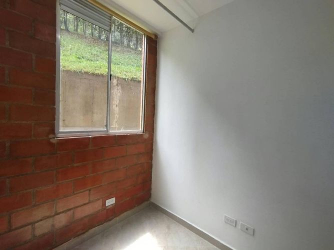 Apartamento de 3 alcobas en arriendo en Loma De San Jose, Sabaneta, 55 m² · foto 16 de 23
