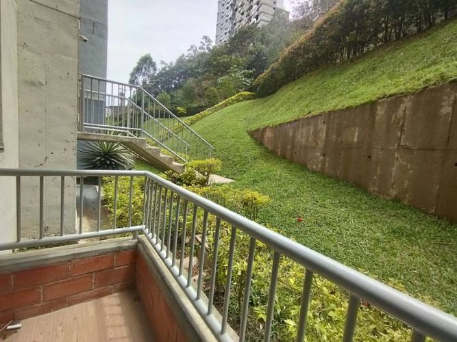Apartamento de 3 alcobas en arriendo en Loma De San Jose, Sabaneta, 55 m² · foto 22 de 23