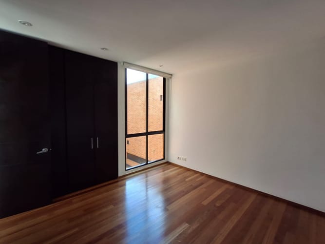 Casa de 4 alcobas en venta en El Virrey, Bogotá, 260 m² · foto 4 de 24