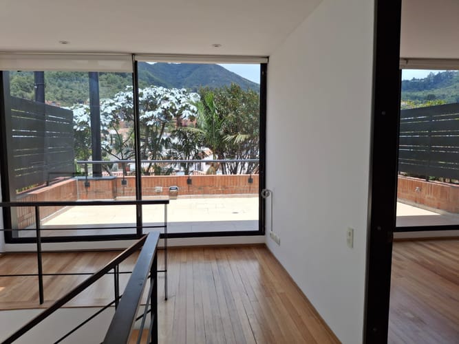 Casa de 4 alcobas en venta en El Virrey, Bogotá, 260 m² · foto 5 de 24