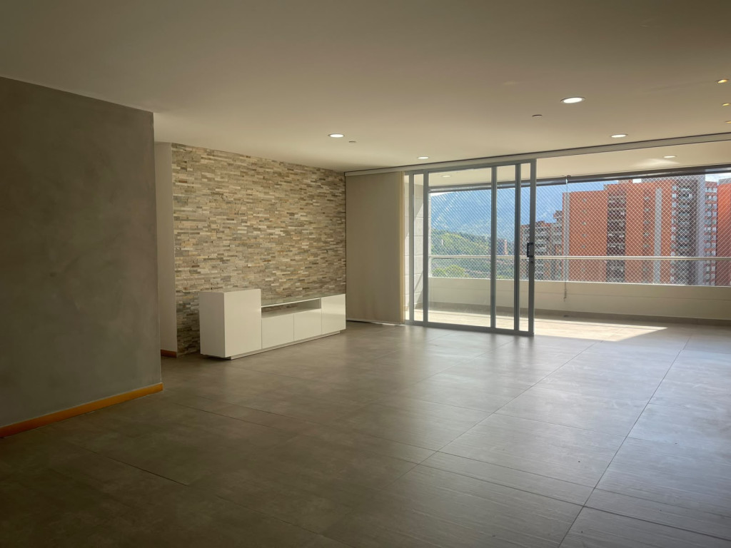 Apartamento en arriendo en Loma De Las Brujas, Envigado · foto 2 de 24