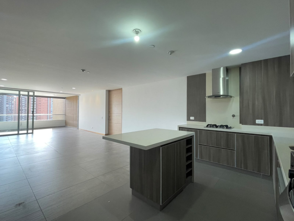 Apartamento en arriendo en Loma De Las Brujas, Envigado · foto 4 de 24