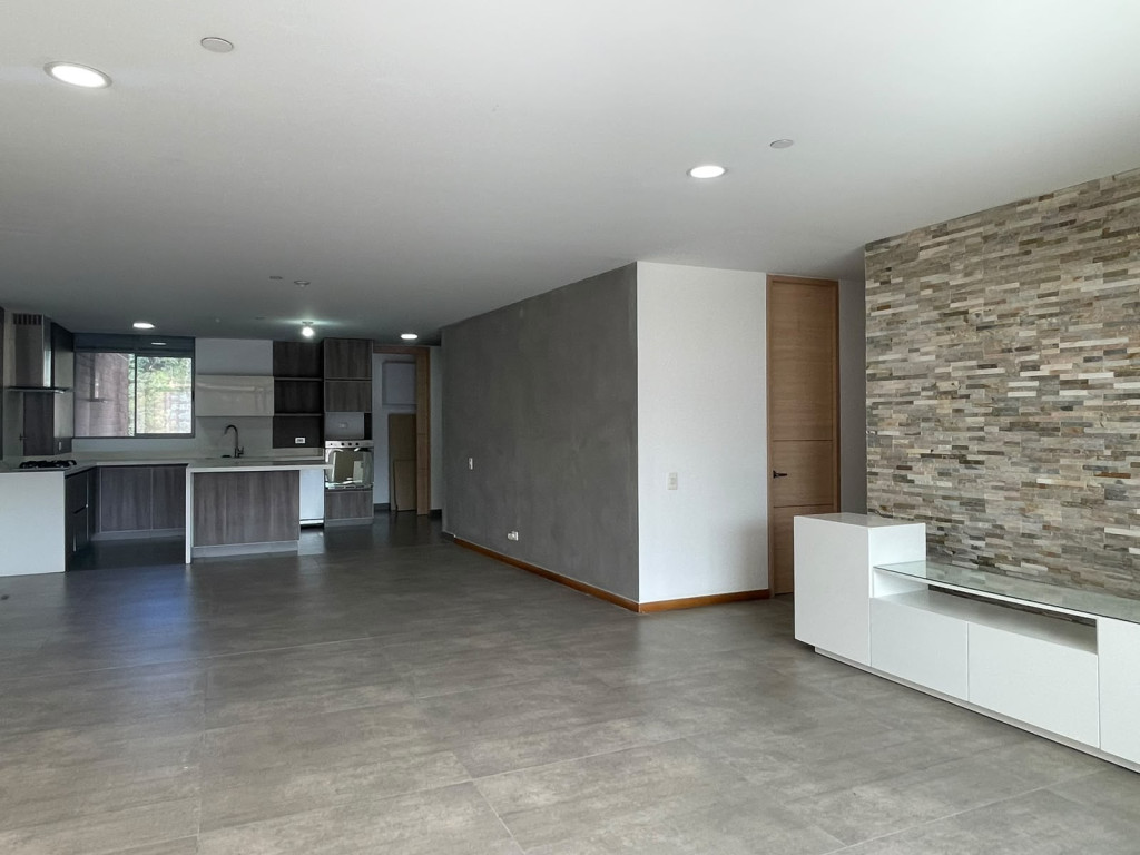 Apartamento en arriendo en Loma De Las Brujas, Envigado · foto 5 de 24