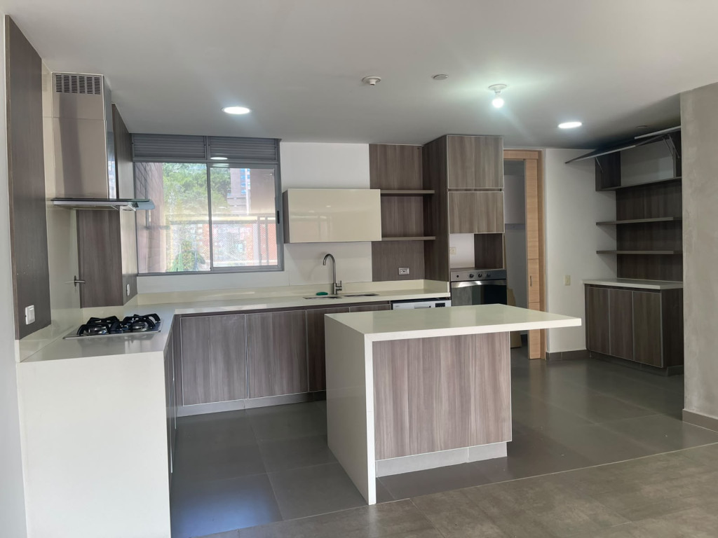 Apartamento en arriendo en Loma De Las Brujas, Envigado · foto 6 de 24
