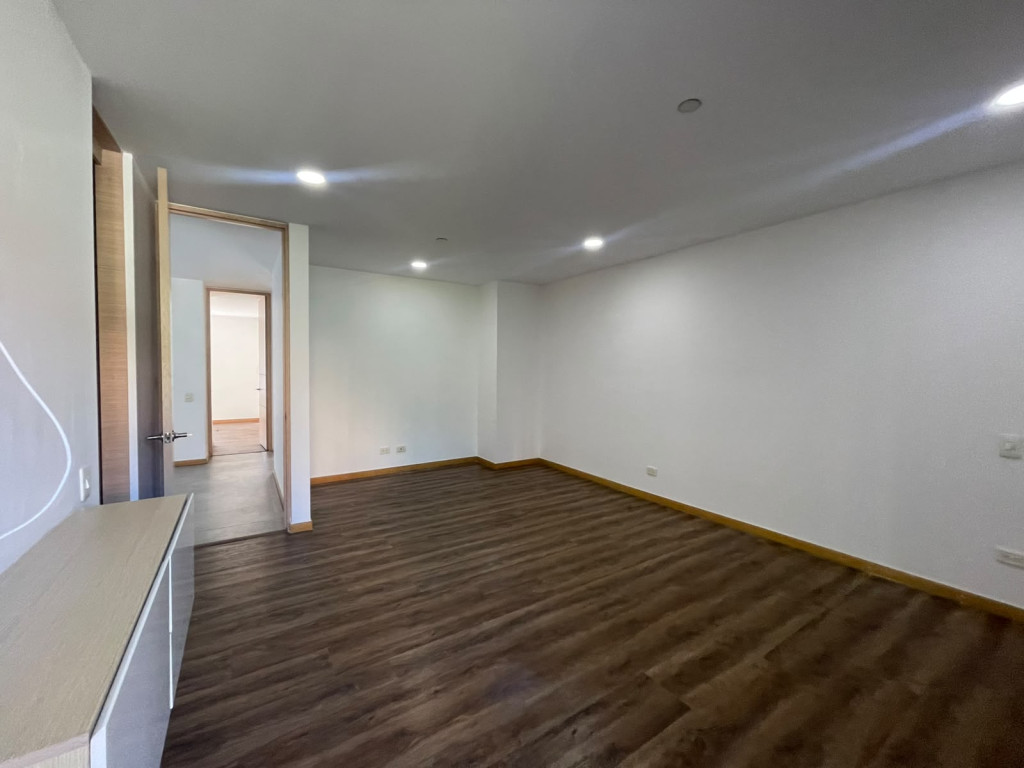 Apartamento en arriendo en Loma De Las Brujas, Envigado · foto 9 de 24