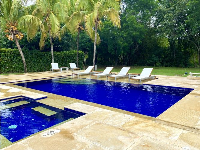 Casa de 4 alcobas en venta en Ricaurte, 400 m² · foto 2 de 15