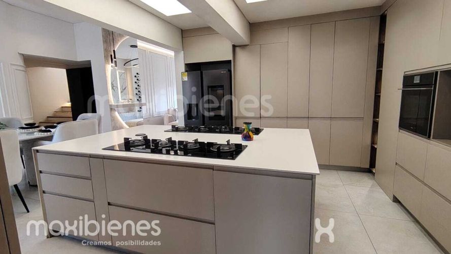 Apartamento de 4 alcobas en venta en El Diamante No. 2, Medellín, 420 m² · foto 2 de 24